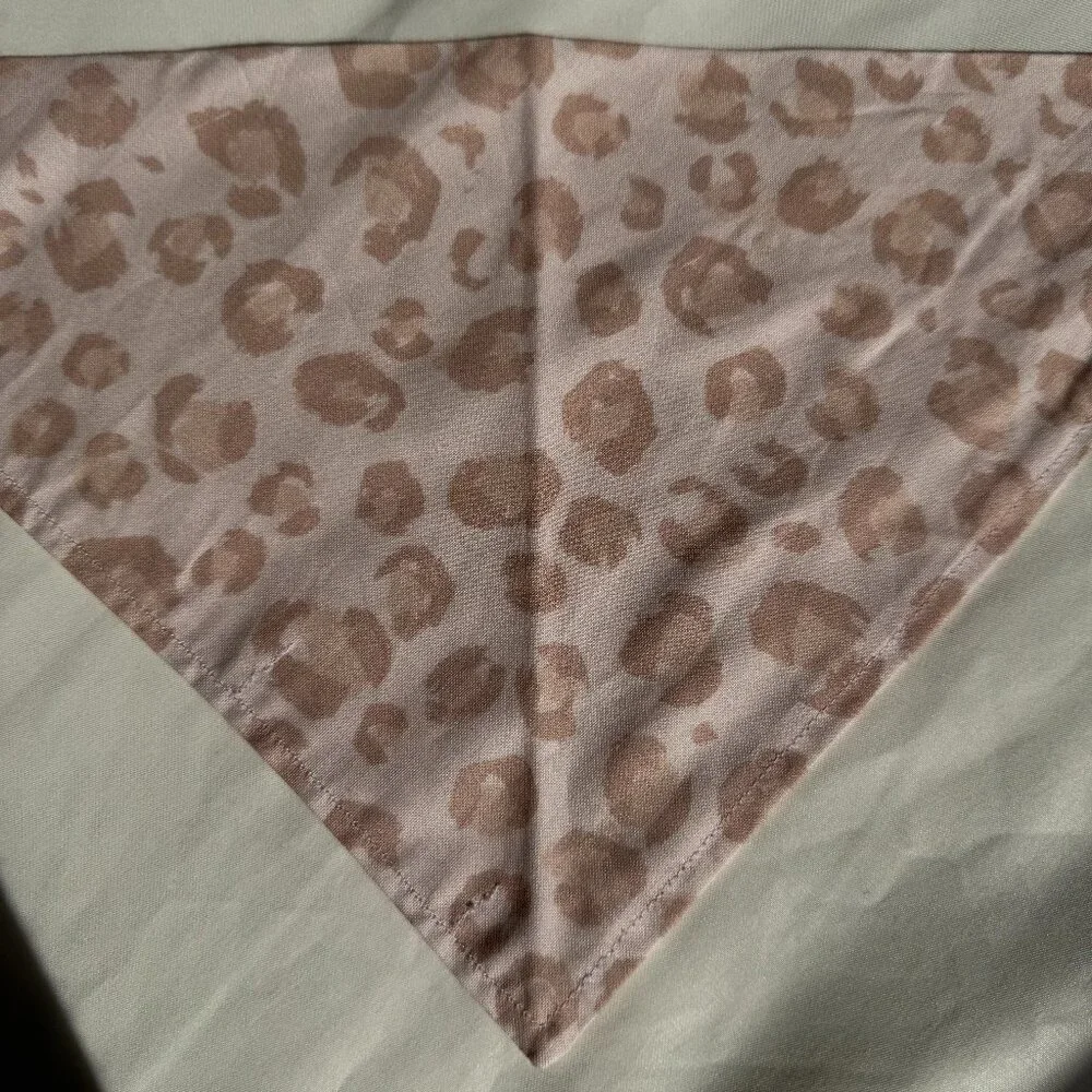 EUC, Canoodle Leopard Pattern Dog Bandana, Pink, Size M